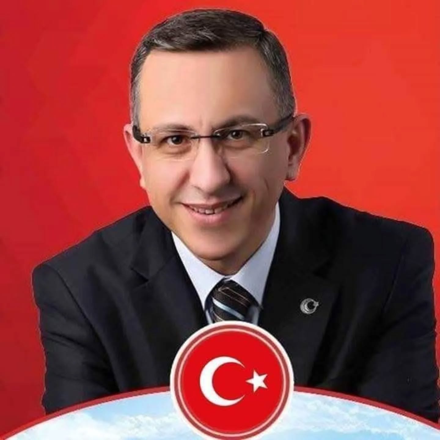 Hepimiz birer Türk bayrağıyız; ne lekelettiririz, ne kirlettiririz, ne de yere düşürttürürüz. Nokta!..